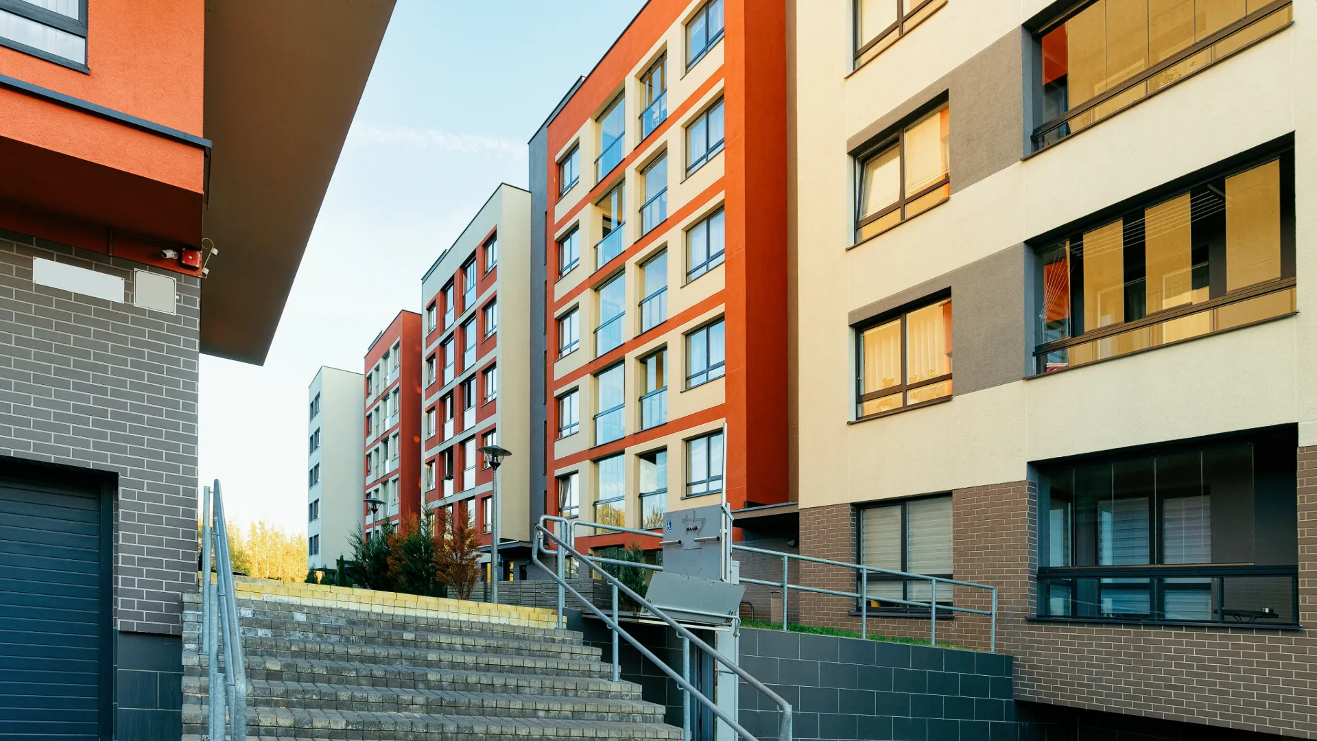 Software engineering for a connected housing sector